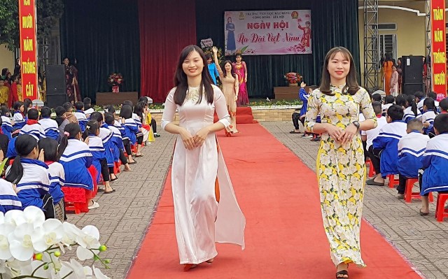 Chương trình “Ngày hội áo dài” của cô và trò trường Tiểu học Bắc Hồng